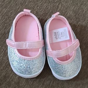 10%offNice glittery pink n, gray shoes for those outrageous birthday parties!😆